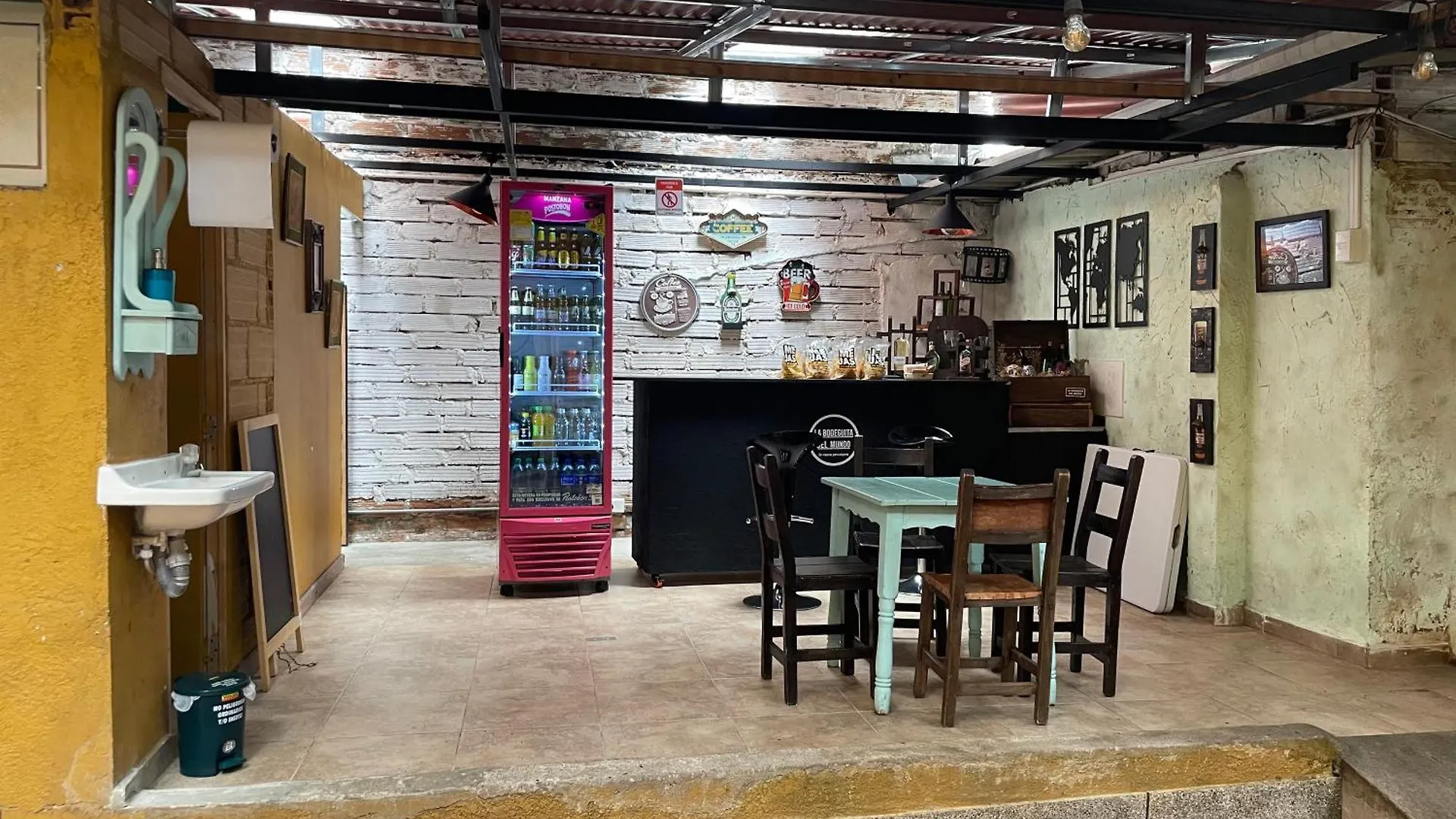 Hotel Hostal La Bodeguita Del Mundo Laureles Medellín Colombia