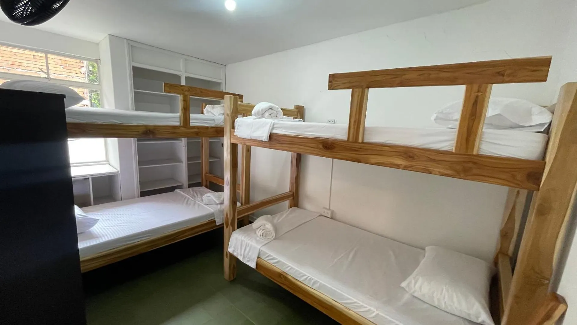 Hotel Hostal La Bodeguita Del Mundo Laureles Medellín Pensión