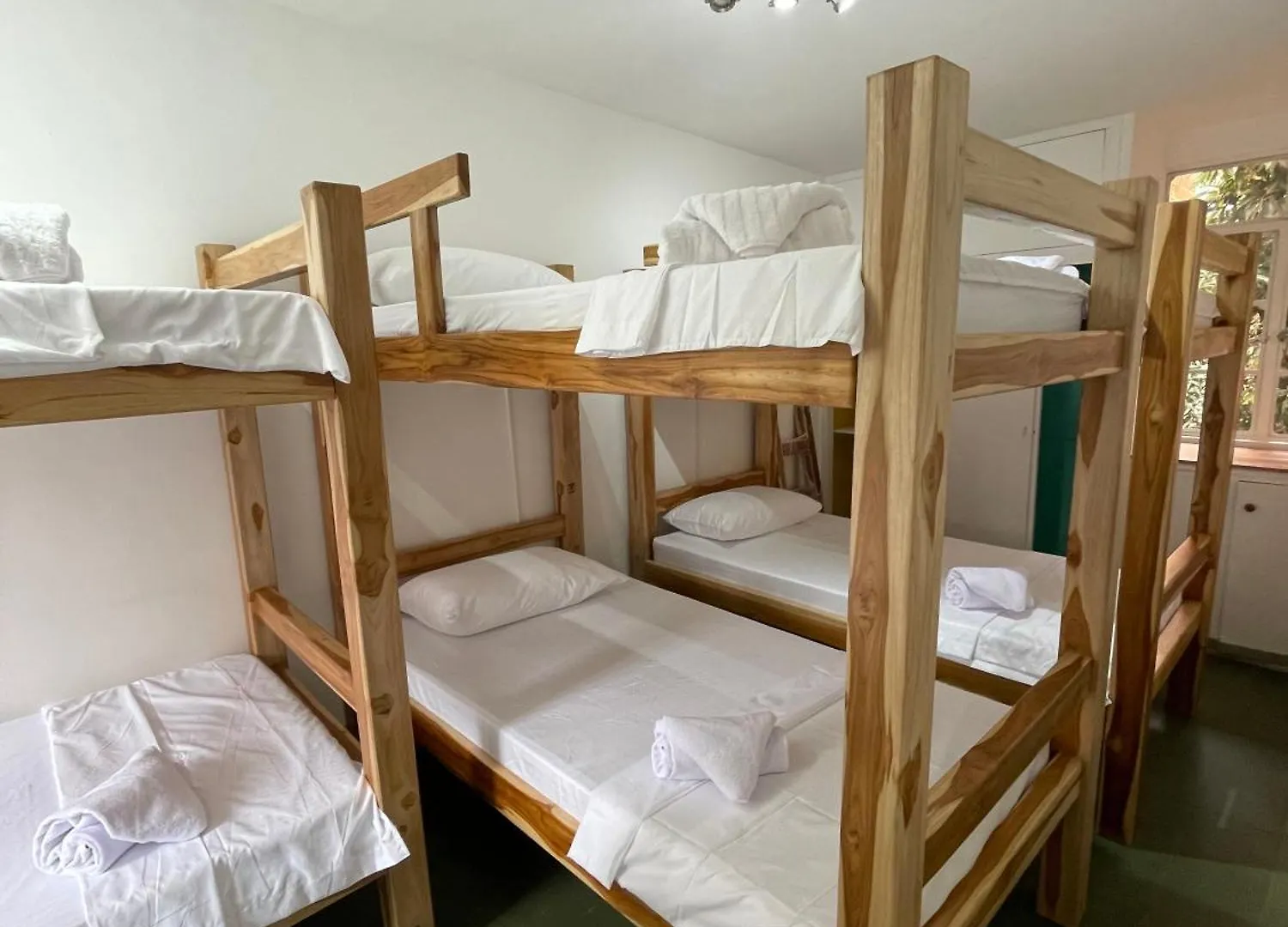 Hotel Hostal La Bodeguita Del Mundo Laureles Medellín Pensión