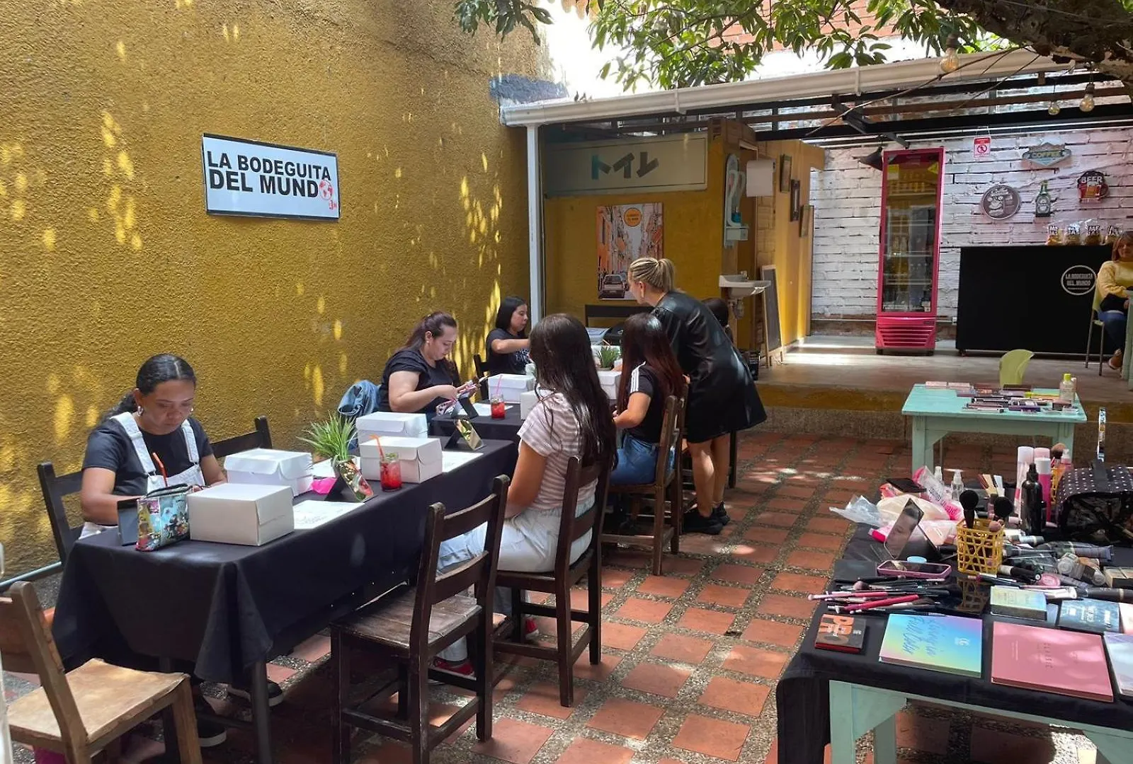 Hotel Hostal La Bodeguita Del Mundo Laureles Medellín