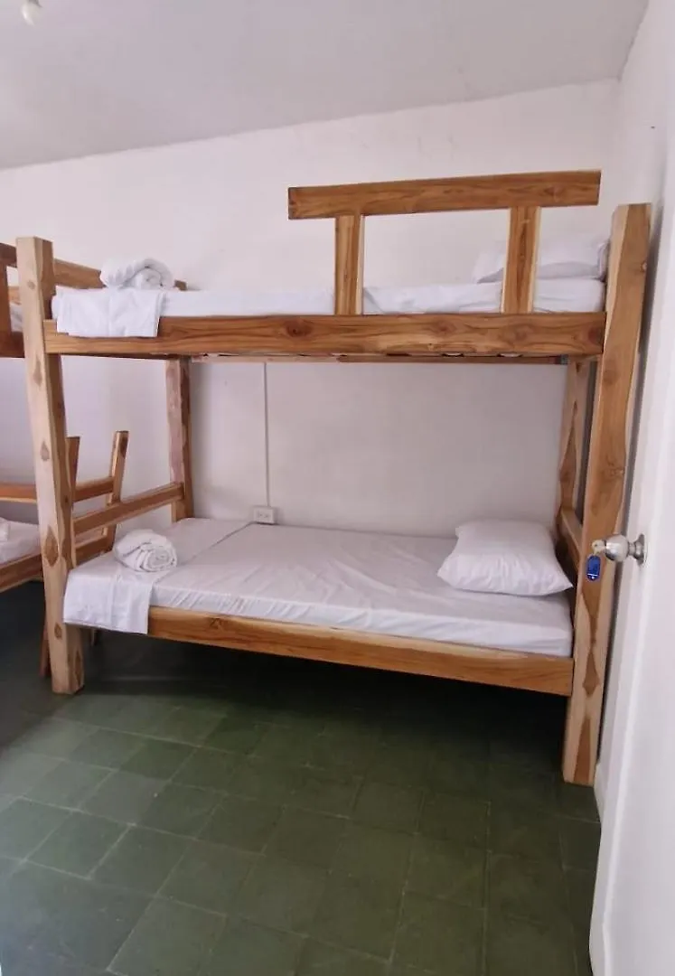 Pensión Hotel Hostal La Bodeguita Del Mundo Laureles Medellín